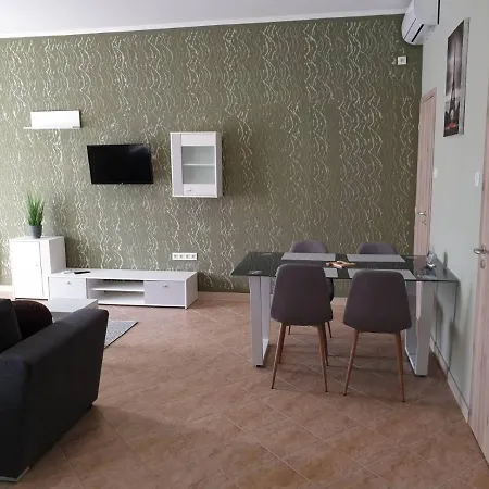 Purple Apartman * Mako
